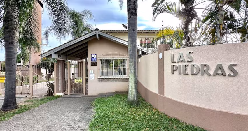 Casa em Condomínio Fechado no Centro de Canoas com 4 Dormitórios sendo 1 suíte e 2 vagas de garagem. Aceita financiamento e FGTS.