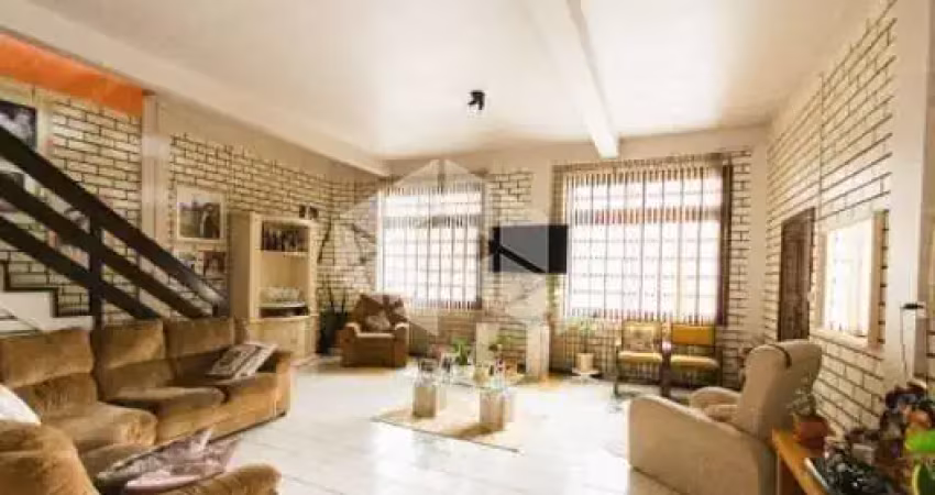 Casa/Sobrado de 4 Dormitórios/Quartos no Bairro São José/Canoas