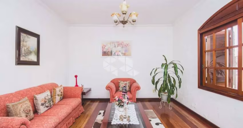 Casa semimobiliada, 3 dormitórios, 3 salas, 1suíte/hidro, 4 banheiros, água quente, churrasqueira, 2 vagas, igara/canoas. aceita fgts e financiamento.