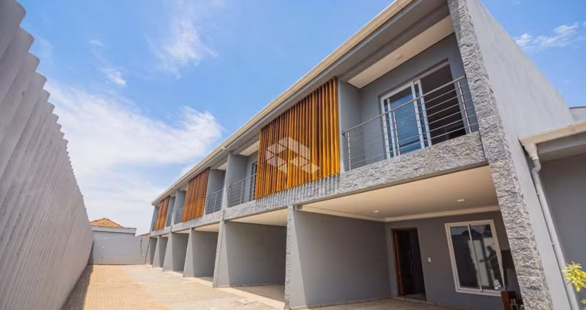 Casa em condomínio fechado com 3 dormitórios uma suíte e 2 vagas