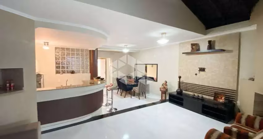 Casa Sobrado 4 dormitórios, suíte, closet, sótão, lareira, churrasqueira, piscina e 3 vagas, bairro Marechal Rondon, Canoas. Aceita FGTS,Financiamento
