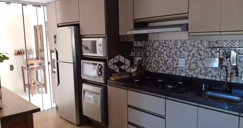 Casa sobrado de esquina, semimobiliado, 03 dormitórios, 1 suíte, 2 banheiros, 1 vaga, monitoramento, são josé/canoas. aceita financiamento e fgts.