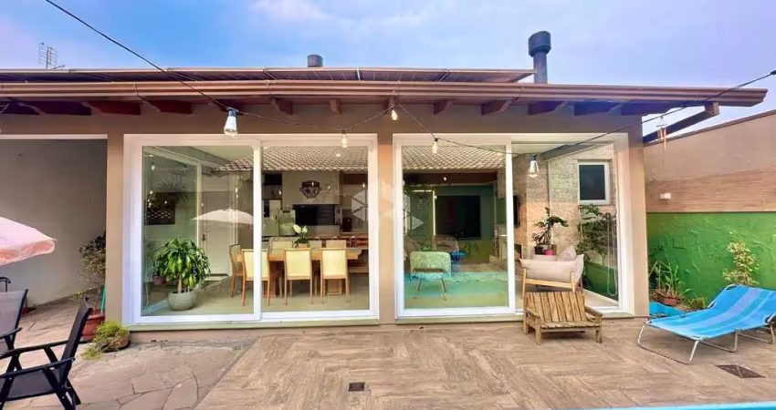 Casa térrea, 3 dormitórios, 1 suíte master, pátio com piscina. no bairro bela vista na cidade de canoas, aceita financiamento bancário.