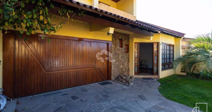 Casa com piscina, 3 dormitórios, 1 suíte, no Bairro Nossa Senhora das Graças, em Canoas. Estuda imóvel