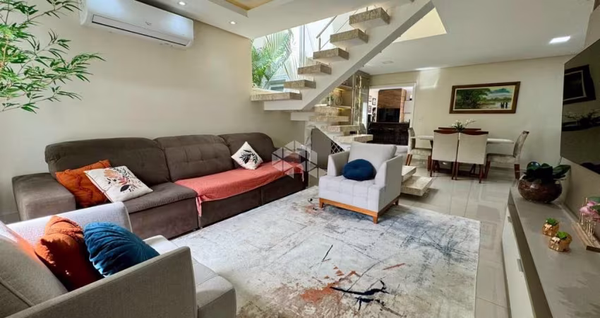 Casa/Sobrado alto padrão, com 3 dormitórios, sendo 1 suíte, 2 banheiros, 295m² de área privativa, Bairro São José, em Canoas. Aceita Financiamento.