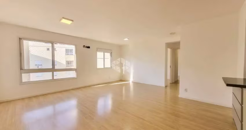 Apartamento semimobiliado 76m², 3 dormitórios,  01 suíte, sala e cozinha integrados e churrasqueira