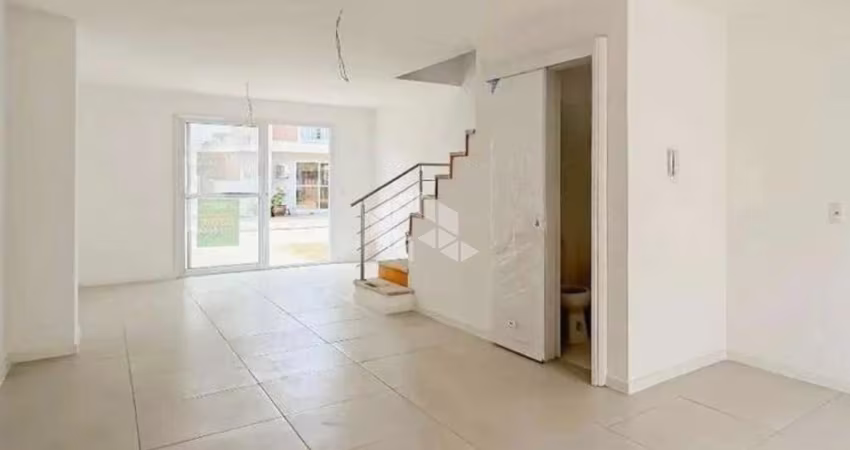 Casa em Condomínio Fechado - 111,15 m², Com 02 dormitórios, sendo uma suíte, cozinha americana e living com 2 ambientes, com banheiro auxiliar