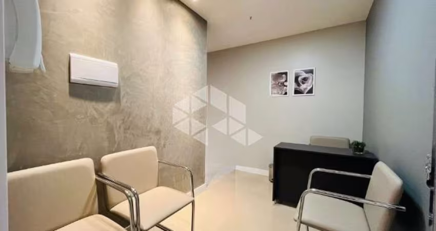 Sala comercial no MaxPlaza, com 27,76m² privativos, vaga de garagem rotativa, Bairro Marechal Rondon em Canoas. Aceita Financiamento..