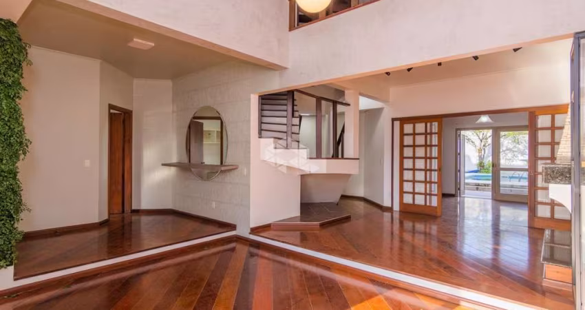Casa 4 dormitórios, 4 suítes e com sacada, aceita financiamento no Bairro Jardim do Lago.