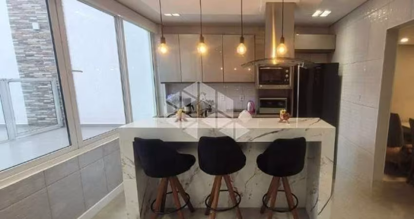 Casa de alto padrão, com 4 dormitórios, sendo 2 suítes, moderna e com piscina, no bairro Nossa Senhora das Graças, na cidade de Canoas. Aceita Financi