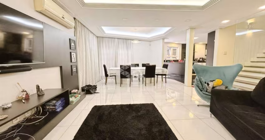 Casa com 4 dormitórios, 1 suíte master, no Bairro Bela vista, próxima ao Park Shopping, na cidade de Canoas. Aceita propostas e Financiamento bancário