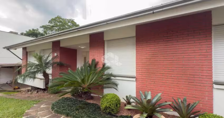 Casa 3 dormitórios, 2 vagas, churrasqueira, reformada, hamburgo velho em novo hamburgo