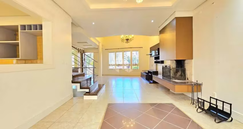 Casa 298m² sendo 3 quartos,sacadas, lareira, suíte, escritório, piscina e salão de festas ao lado do park shopping. aceita financiamento e uso fgts.