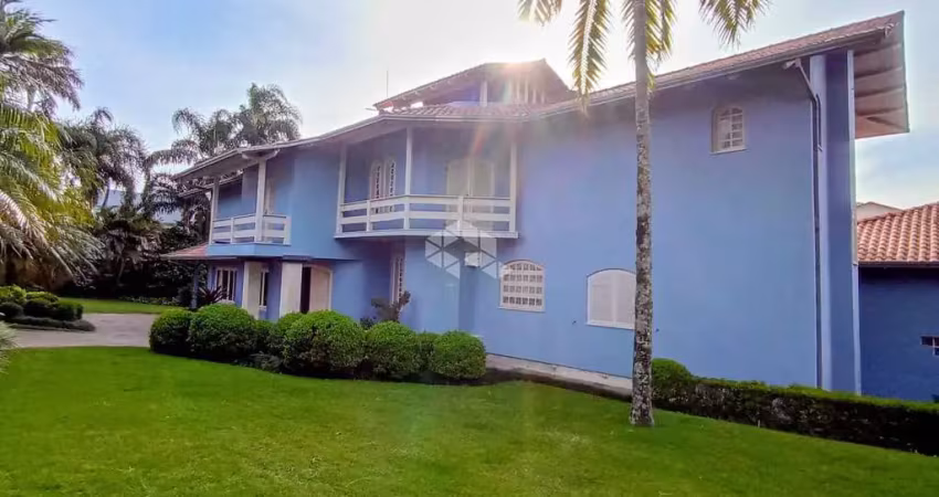 Casa sobrado 6 dormitórios 2 suítes, sendo uma com 80m², 8 vagas cobertas, ar central, piscina, salão de festas, amplo jardim, nossa senhora/canoas