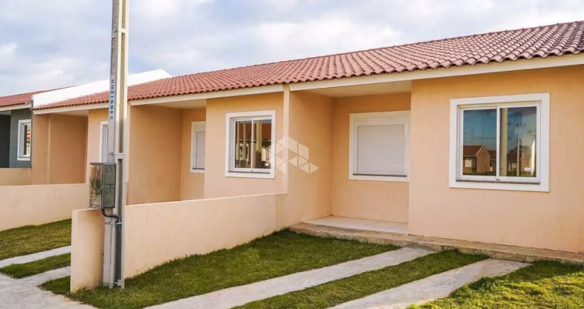 Casa de 2 dormitórios com pátio e 100% financiada!!