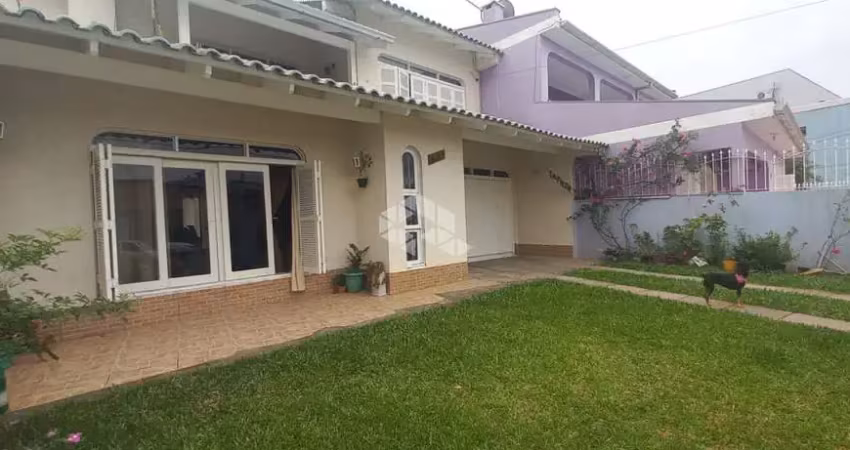 Casa/sobrado com 2 andares, 3 dormitorios e piscina