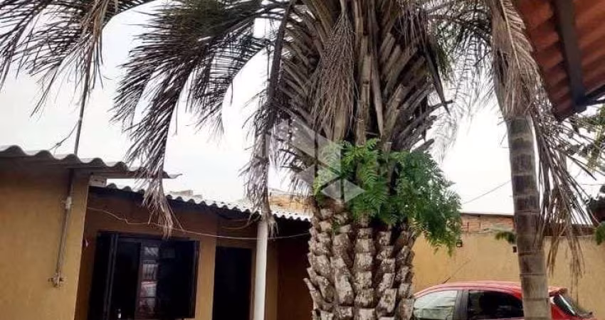 casa no guajuvias, 3 quartos, 2 banheiro sala e cozinha.