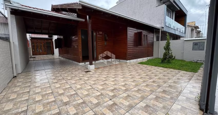 Casa térrea com 134 m² , 3 dormitórios, sendo 1 suíte - Moinhos de Vento, Canoas/RS.
