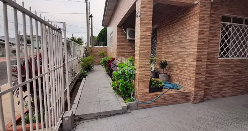 Casa com 4 Quartos, 01 suíte, 02 vagas no bairro Estância Velha - Canoas