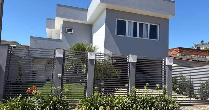 Casa com  4 quartos,  no bairro Niteroi canoas