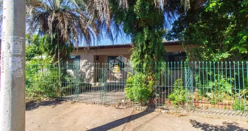 Casa com 3 dormitórios, 2 banheiros, 2 salas, pátio grande estancia velha