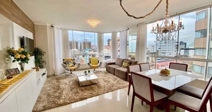 Apartamento de 3 dormitórios, 1 suíte, 1 box, mobiliado e decorado, no bairro centro, em capão da canoa!!