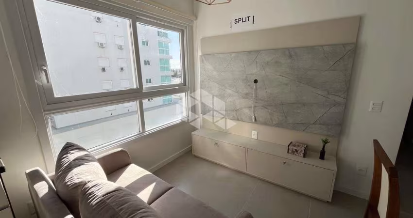 Apartamento de 02 dormitórios, 01 suíte, vaga de garagem, no Navegantes.