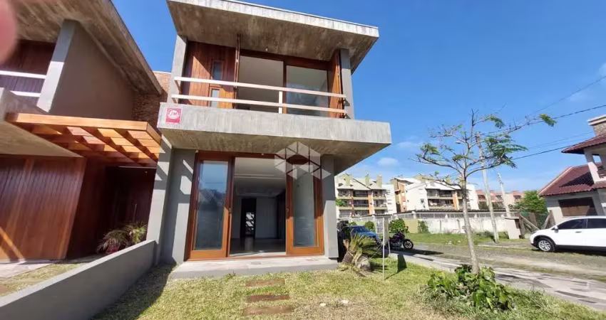 Sobrado de Alto Padrão em Capão Novo - A 50m da Praia!