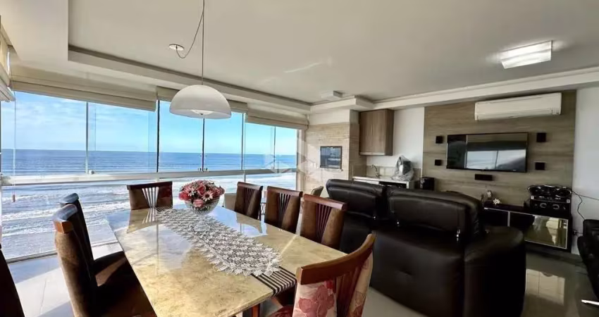 Apartamento na Beira Mar com 3 dormitórios, 135m², centro