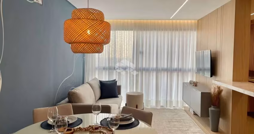 Apartamento à venda em capão da canoa com 2 quartos (1 suíte), mobiliado, sacada fechada e infraestrutura completa