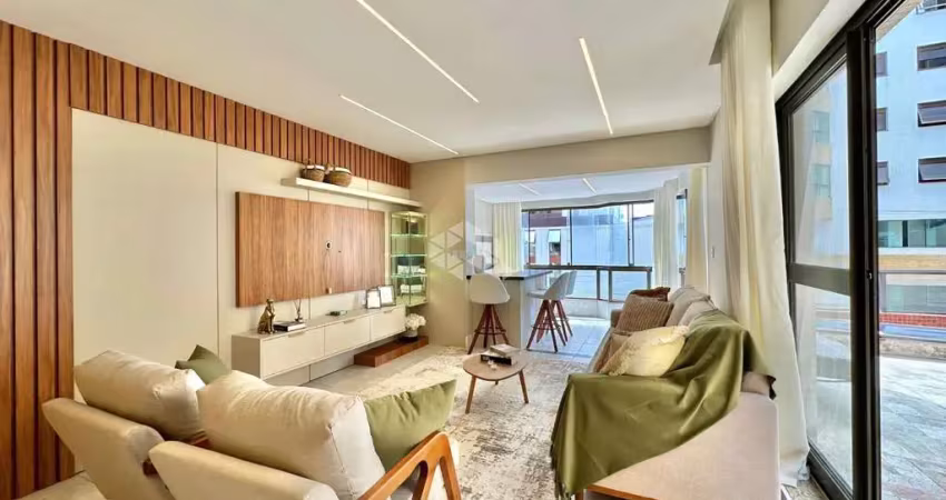 Apartamento com 3 dormitórios sendo 1 suíte, no centro  próximo ao mar com terraço!!