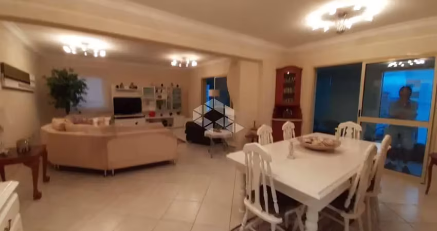 Apartamento de 3 dormitórios, suíte, dependência empregr., sacada, churrasqueira , vista mar