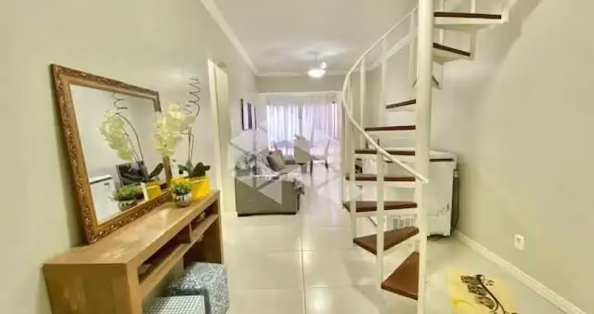 Apartamento com 3 dormitórios, 123 m² de área privativa, 2 banheiros sociais, completamente mobiliado