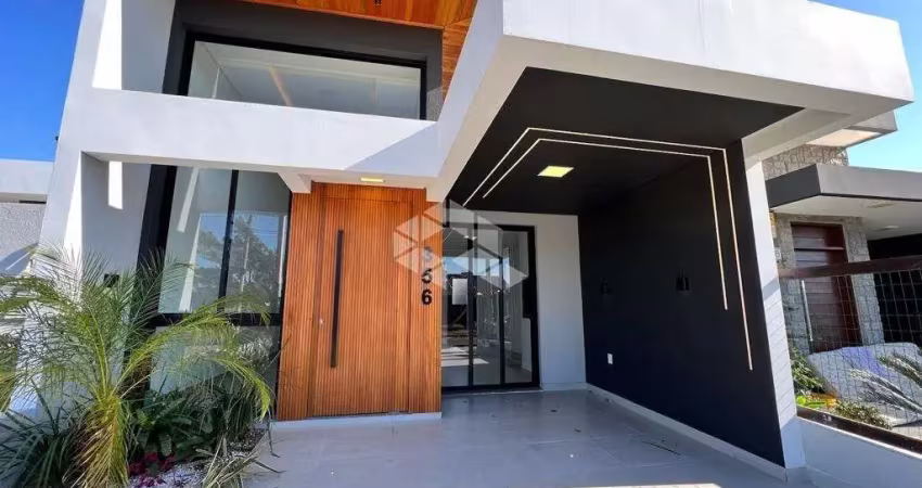 Casa á venda, próximo ao mar, possui 03 dormitórios sendo 01 suíte em capão da canoa!!