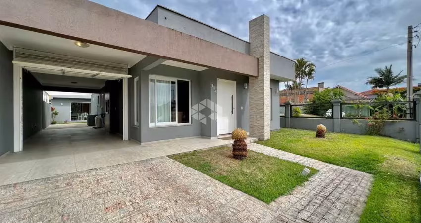 Casa 3 dormitórios mobiliada e decorada, espaço gourmet e piscina ,capão da canoa!