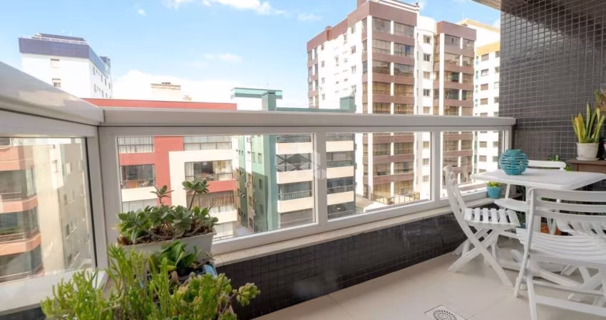 Luxuoso apartamento 01 dormitório, sacada de frente pronto para morar centro de Capão da Canoa RS