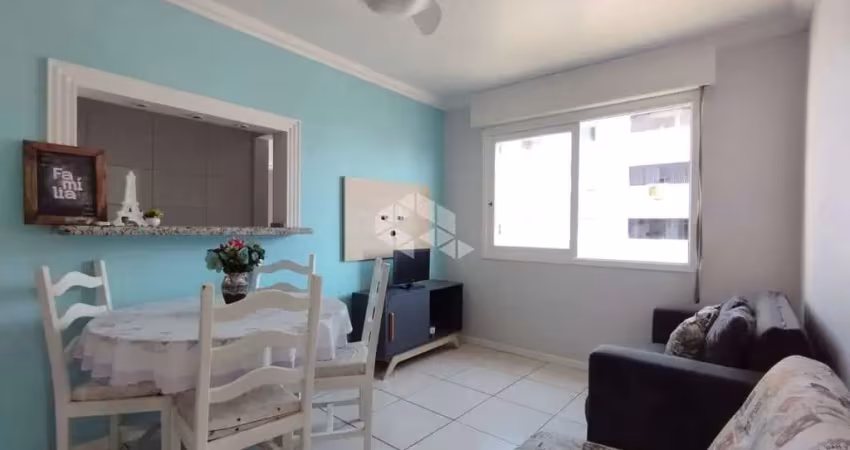 Apartamento duplex com 2 dormitórios, 1 suíte, mobiliado, terraço, churrasqueira, em capão da canoa/rs.