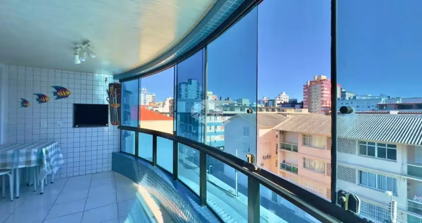 Apartamento de 2 dormitórios, mobiliado e decorado com sacada em capão da canoa.