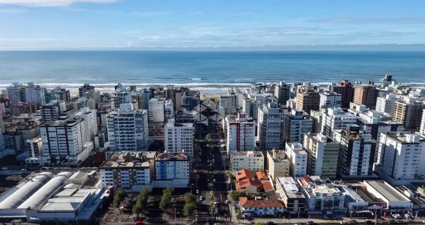 03 dormitórios, 01 suíte, sacada de frente, mobiliado ,leste/norte, junto ao mar e praça luiz bassani, capão da canoa!