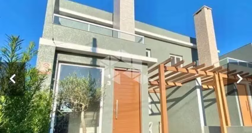 Sobrado geminado mobiliado com dois dormitórios piscina
