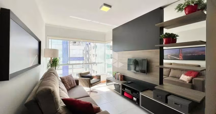 Apartamento com 2 dormitórios, 1 suíte, box, mobiliado e decorado, em capão da canoa/rs