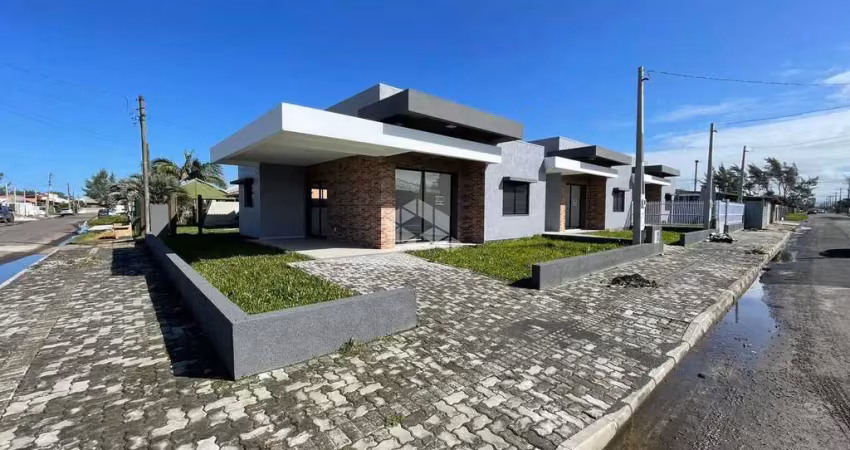 Casa geminada com 2 dormitórios  proxima a praia no jardim beira mar em capão da canoa