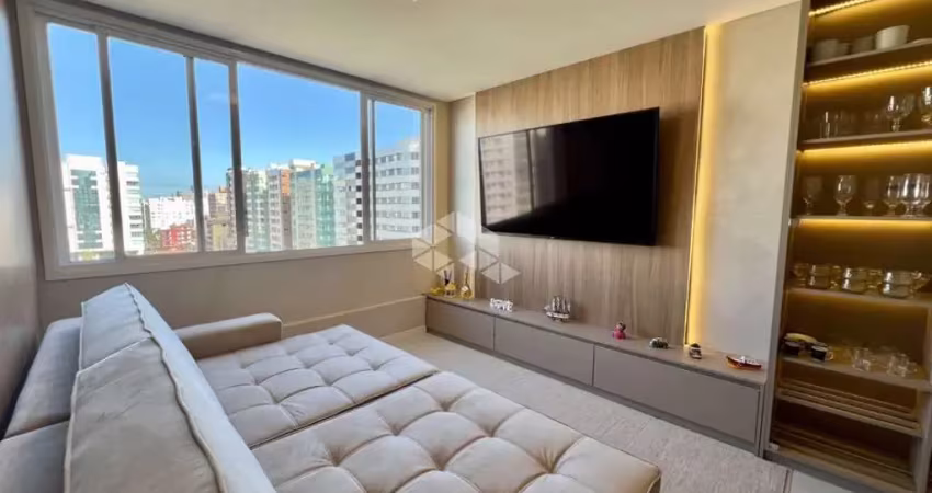 Apartamento mobiliado e decorado, 02 quartos, com vaga de garagem, no bairro zona nova, em capão da canoa/rs.