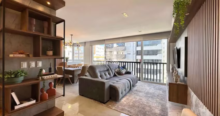 Apartamento alto padrão mobiliado e decorado, 03 quartos(sendo 01 suíte), no bairro navegantes, em capão da canoa/rs.