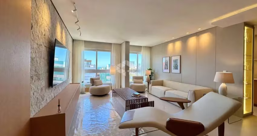 Apartamento alto padrão mobiliado e decorado, 03 quartos/suítes, móveis assinados, no bairro zona nova, em capão da canoa/rs.