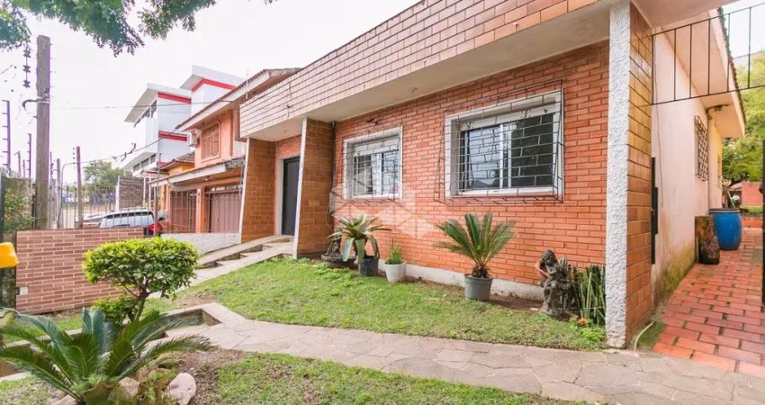 CASA 05 DORMITÓRIOS BAIRRO PROTÁSIO ALVES
