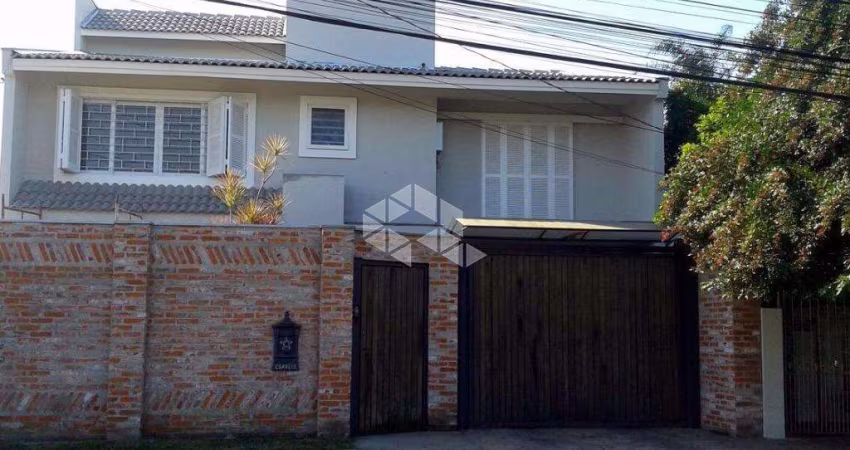Casa Residencial À Venda com 6 dormitórios, Cristal, Porto Alegre.