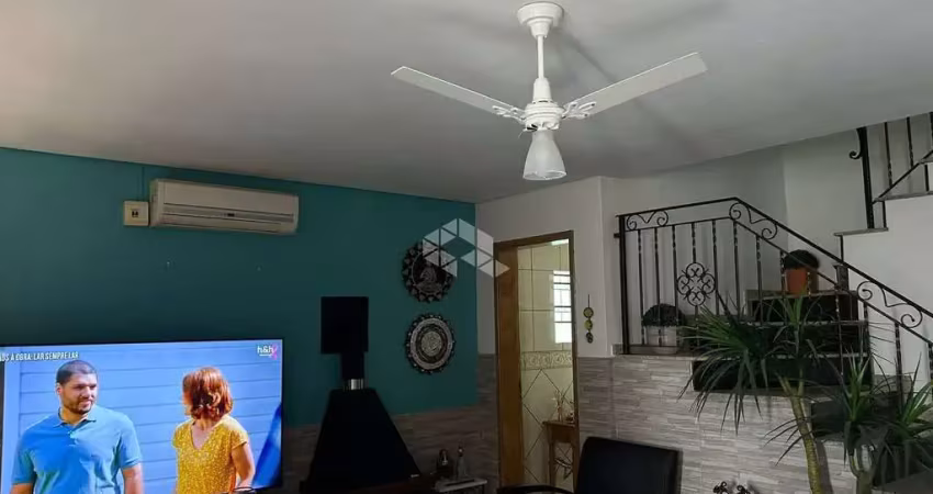 Casa dois dormitórios, duas suítes, reformada, À Venda, na divisa dos bairros Santana/Partenon Porto Alegre.