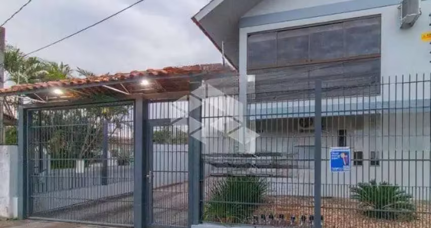 Casa em condomínio com 3 dormitórios e 2 vagas no bairro Vila Nova.