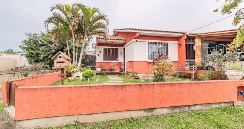 Casa de esquina no bairro Hípica, Moradas do Sul, com 3 dormitórios e 2 vagas
